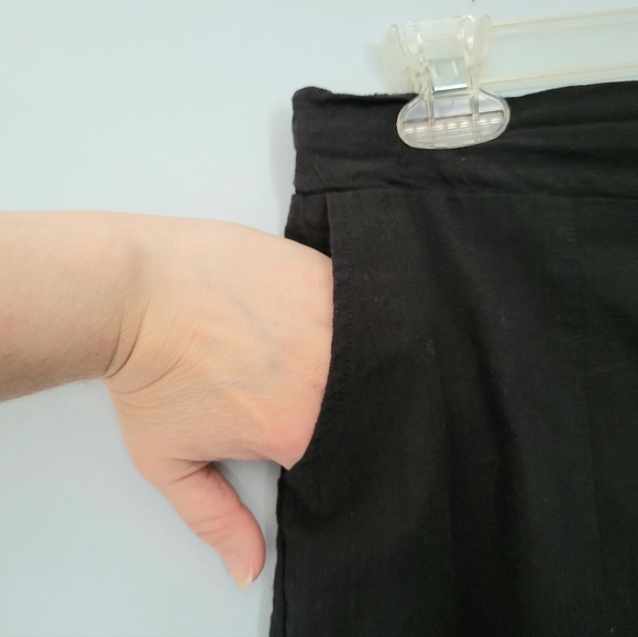 Black Linen Capris - Picture 2 of 5